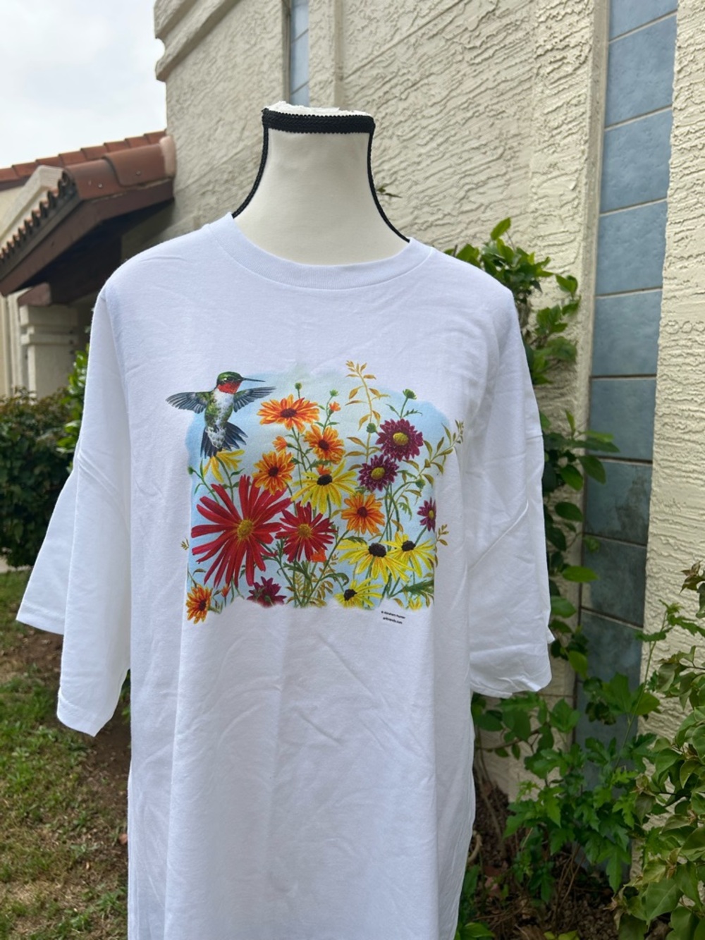 Vintage 90s y2k White Graphic Tee with Hummingbird & Floral Print
